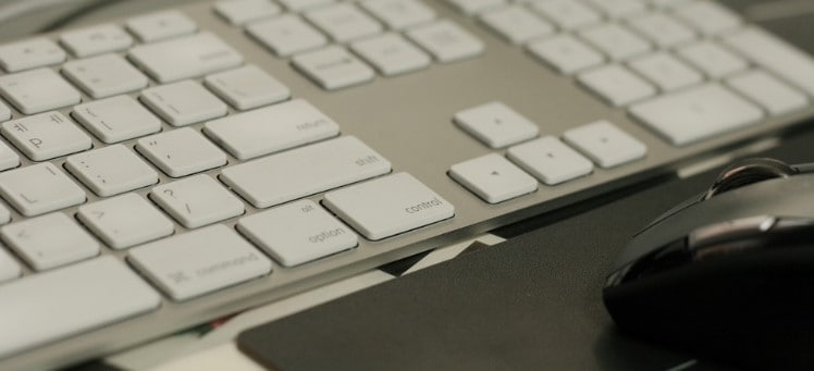 Klassische Bundle-Produkte: Tastatur und Maus, die zusammen mit einem Computer verkauft werden